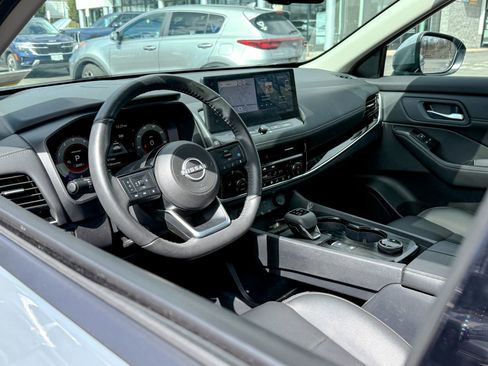 Used 2024 Nissan Rogue SL w/ SL Premium Package image 9