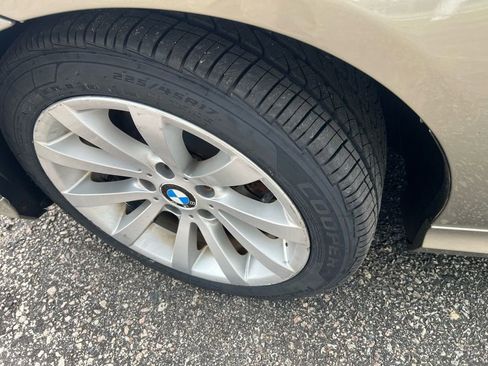Used 2011 BMW 328i xDrive Sedan AWD/4WD image 4