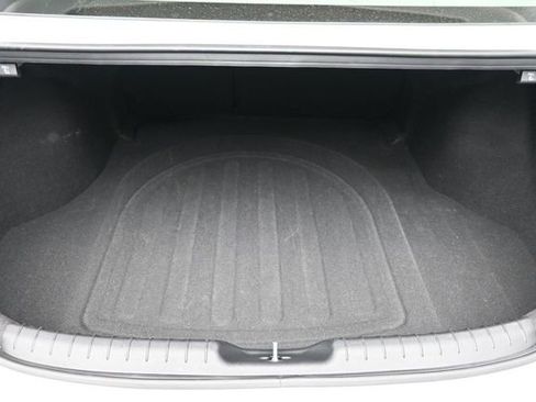Used 2025 Hyundai Elantra SEL FWD image 33
