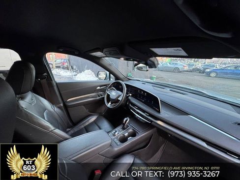Used 2024 Cadillac XT4 Premium Luxury image 15