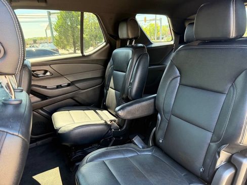 Used 2023 Chevrolet Traverse LT w/ Rear Camera Mirror Package AWD/4WD image 10