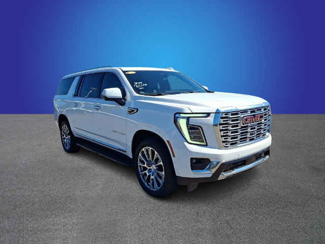 Used 2025 GMC Yukon XL Denali AWD/4WD image 3