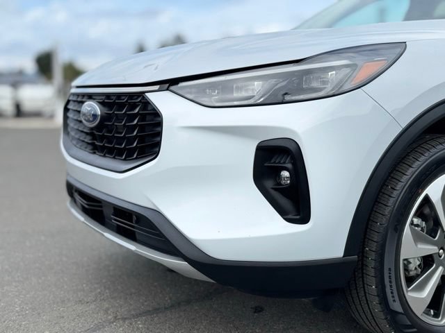 Used 2025 Ford Escape Platinum AWD/4WD image 7