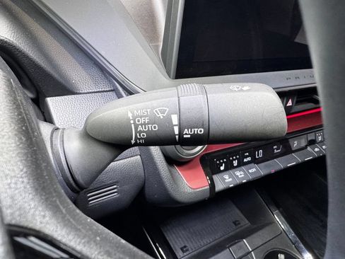 Used 2024 Toyota Prius Prime Premium FWD image 27