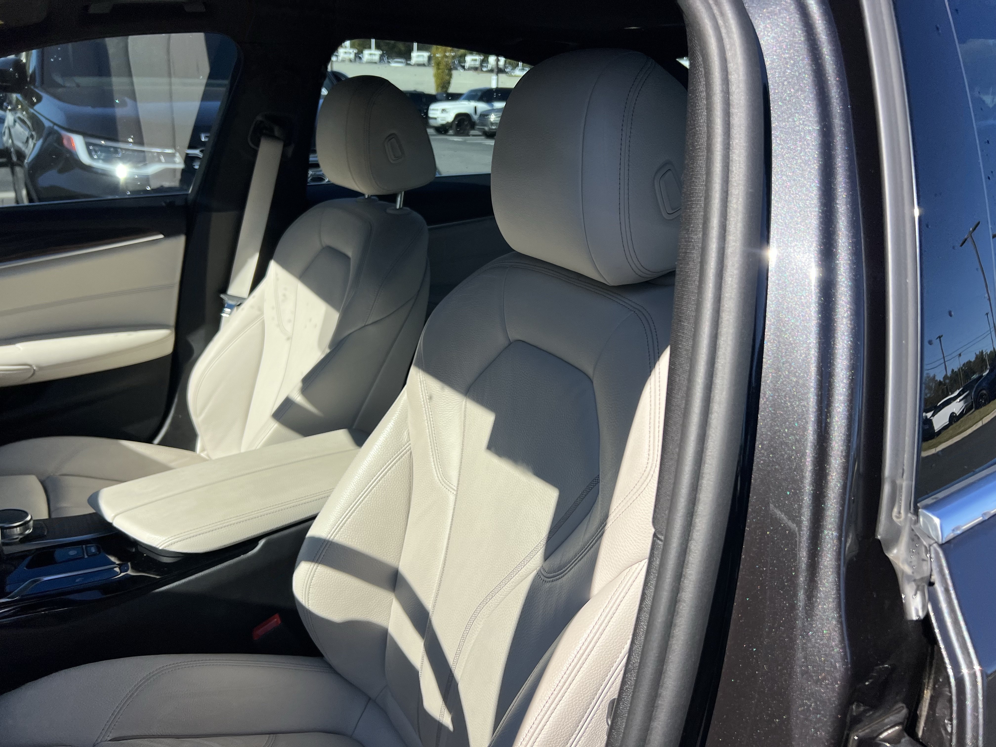 Used 2023 BMW 530i w/ Convenience Package RWD image 16