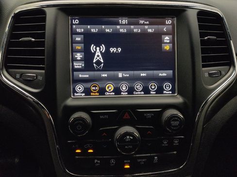 Used 2018 Jeep Grand Cherokee Laredo RWD image 25