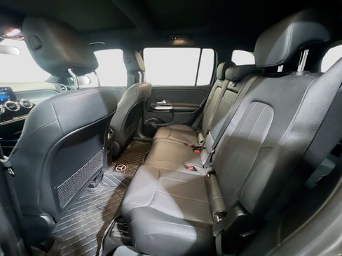 Used 2023 Mercedes-Benz GLB 250 GLB 250 w/ Premium Package image 17
