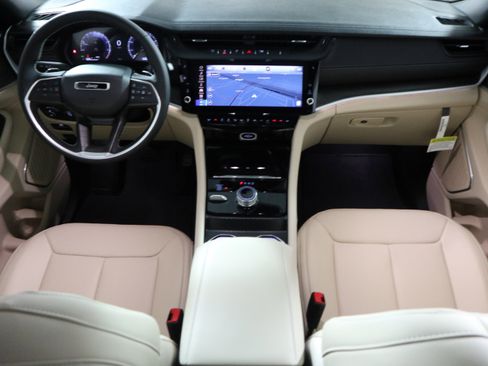 New 2026 Jeep Grand Cherokee L Limited AWD/4WD image 16