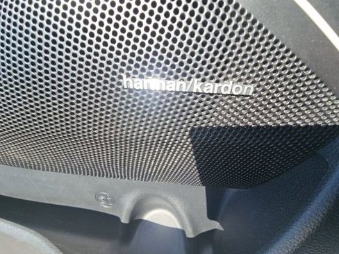 Used 2017 Kia Cadenza Premium w/ Luxury Package image 9