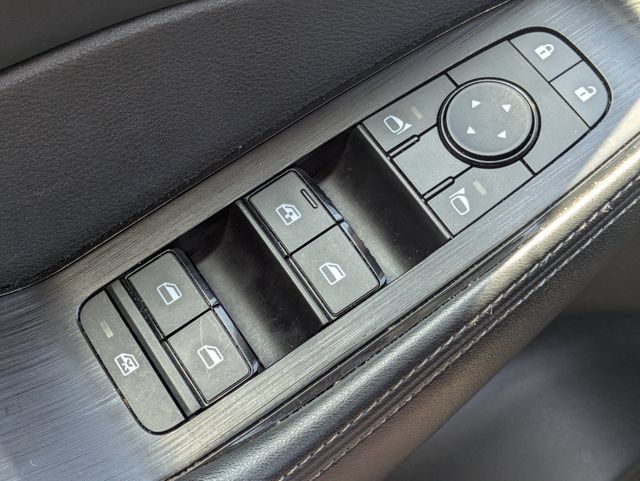 Used 2025 Nissan Rogue SV FWD image 24