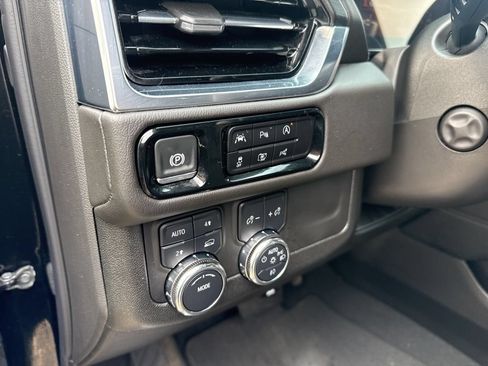 Used 2025 GMC Yukon Denali AWD/4WD image 25