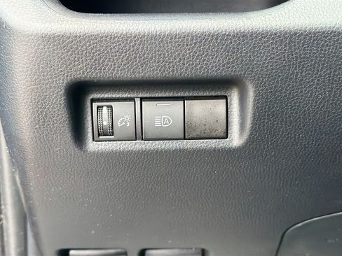 Used 2024 Toyota RAV4 XLE FWD image 32