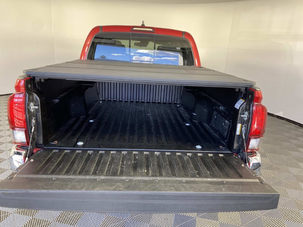 Used 2021 Toyota Tacoma SR5 AWD/4WD image 8