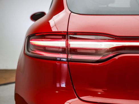 Certified 2025 Porsche Macan image 7