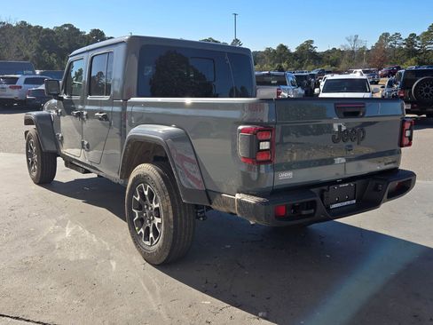 New 2026 Jeep Gladiator Sahara image 5