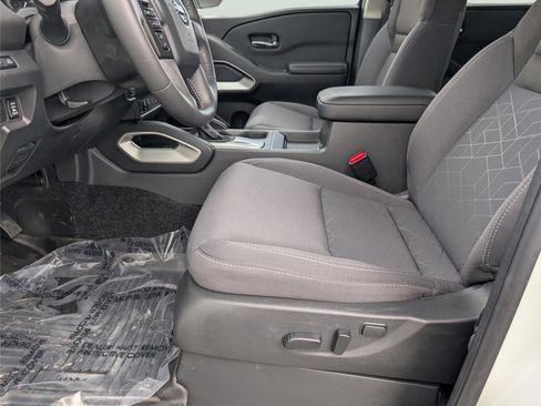 Used 2025 Nissan Frontier SV w/ SV Convenience Package image 12