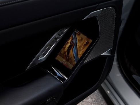 Used 2025 BMW 740i xDrive image 40