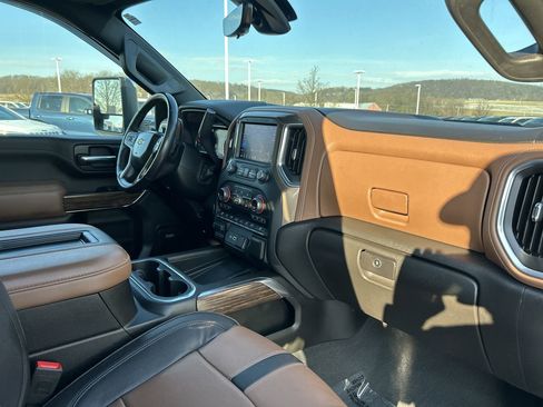Used 2022 Chevrolet Silverado 2500 High Country w/ Z71 Off-Road Package image 17
