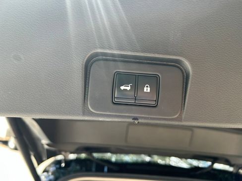 Used 2021 Nissan Rogue SV w/ Premium Package FWD image 31
