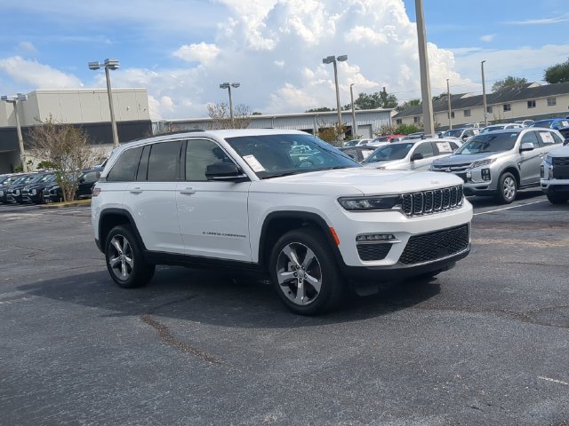 Used 2025 Jeep Grand Cherokee Limited RWD image 4