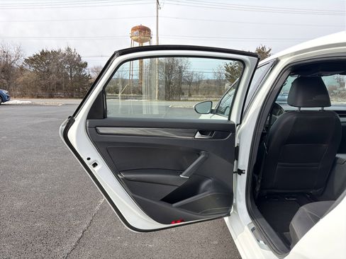 Certified 2021 Volkswagen Passat 2.0T R-Line image 29