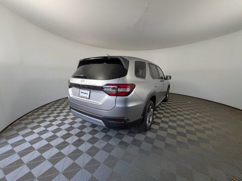 New 2025 Honda Pilot EX-L image 3