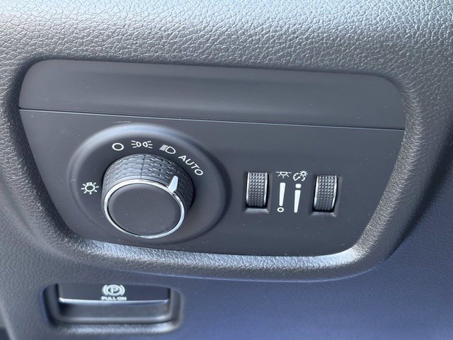 Used 2024 Jeep Grand Cherokee Altitude AWD/4WD image 26