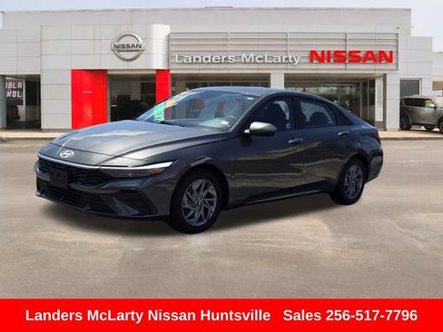 Used 2024 Hyundai Elantra SEL FWD image 11