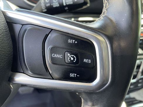Used 2019 Jeep Wrangler Unlimited Sahara AWD/4WD image 8
