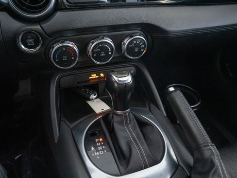 Used 2019 FIAT 124 Spider Lusso w/ Convenience Group RWD image 16
