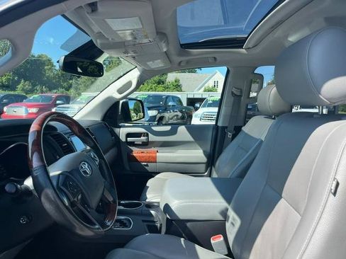 Used 2018 Toyota Sequoia Platinum AWD/4WD image 5