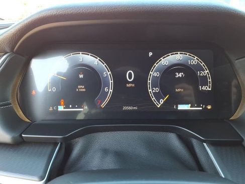 Used 2025 Jeep Grand Cherokee Altitude image 17