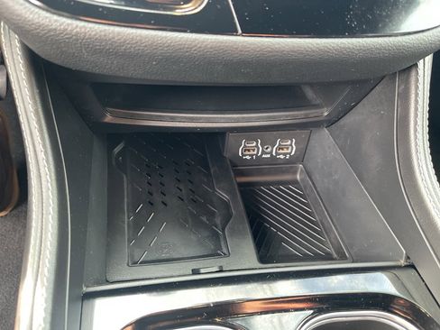 Used 2025 Chrysler Pacifica Limited image 25