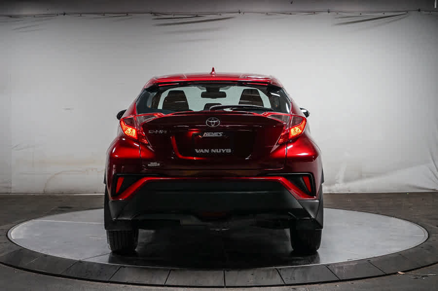 Used 2018 Toyota C-HR XLE FWD image 4
