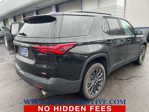 Used 2024 Chevrolet Traverse RS image 3