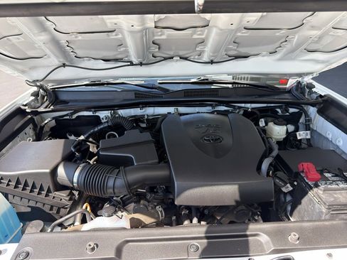 Used 2021 Toyota Tacoma SR AWD/4WD image 4