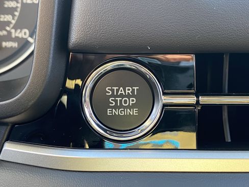 New 2026 Mitsubishi Outlander ES image 9