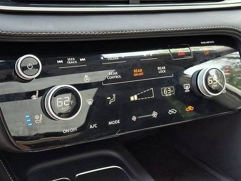 Used 2023 INFINITI QX60 Luxe w/ Performance Audio Package AWD/4WD image 18