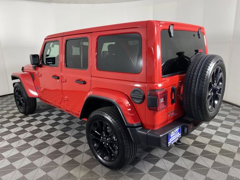 Used 2025 Jeep Wrangler Unlimited Sahara w/ Safety Group AWD/4WD image 9