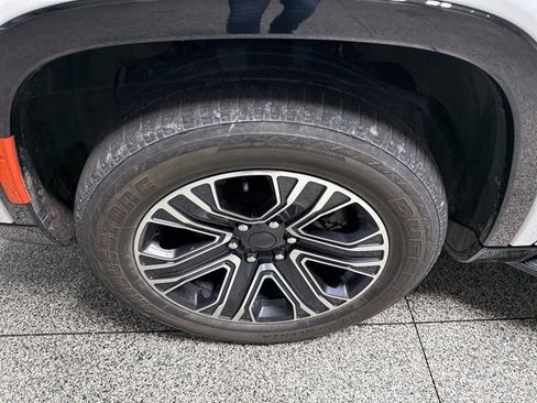 Used 2024 Jeep Wagoneer 4WD w/ Premium Group I image 3