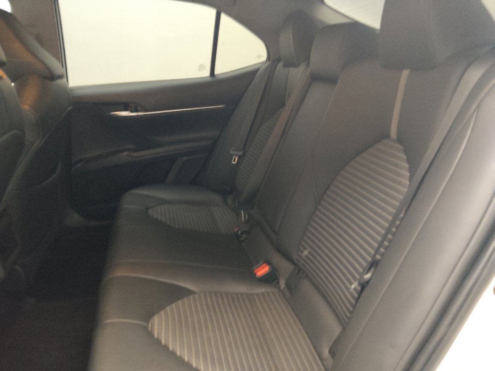 Used 2018 Toyota Camry SE FWD image 18