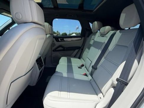 Used 2022 Porsche Cayenne Platinum Edition AWD/4WD image 12