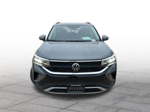 Used 2024 Volkswagen Taos SE image 2