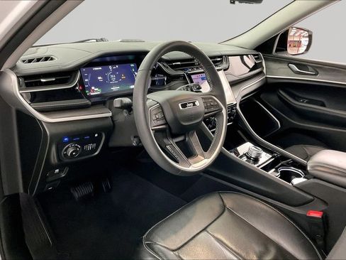 Used 2022 Jeep Grand Cherokee Limited 4xe w/ Luxury Tech Group II image 16