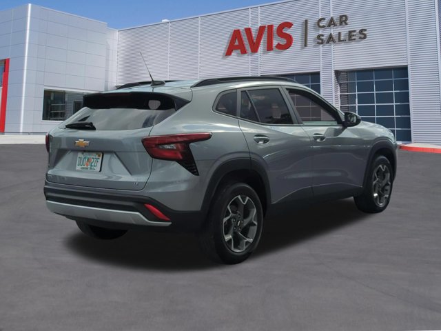 Used 2025 Chevrolet Trax LT w/ LT Convenience Package FWD image 6
