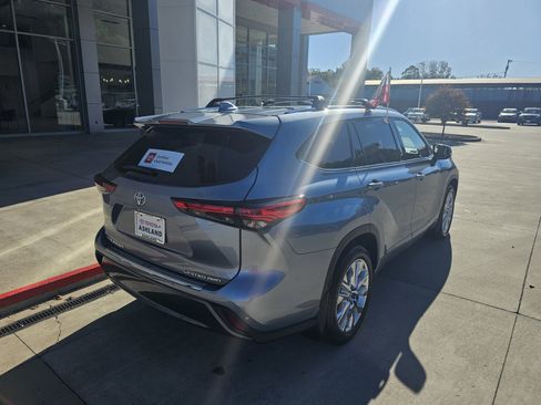 Certified 2021 Toyota Highlander Limited image 4