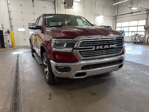 Used 2019 RAM 1500 Laramie AWD/4WD image 3