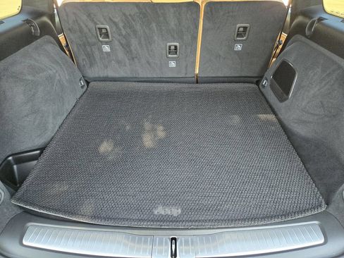 Used 2025 Jeep Grand Cherokee Summit AWD/4WD image 30