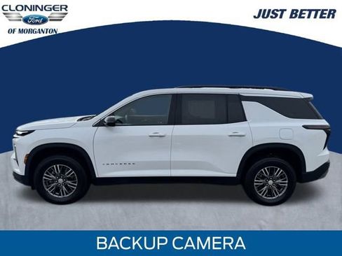 Used 2025 Chevrolet Traverse LT image 4