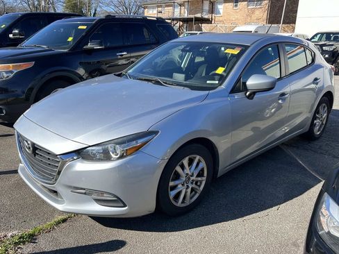 Used 2018 MAZDA MAZDA3 Sport image 3